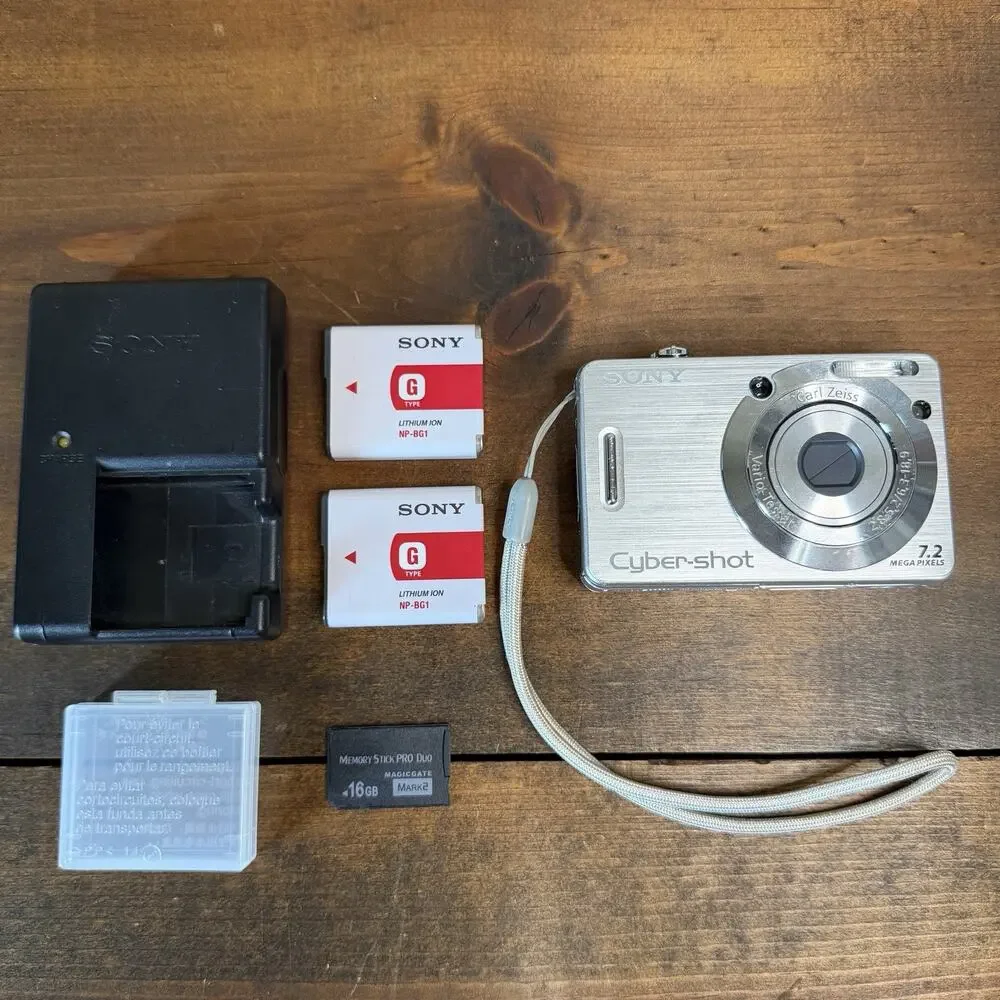 Sony Cyber-shot DSC-W55 Silver 7.2MP Digital Camera 16gb Card 2 Batteries Tested